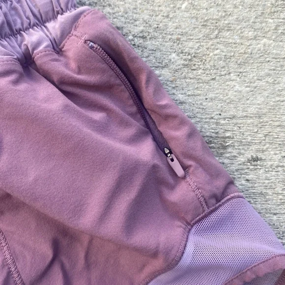 Lululemon Hotty Hot Short II *2.5" in Figue / Rose Blush ~ Size 4 - Picture 4 of 8
